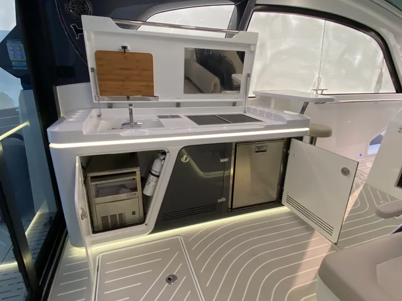 Slide: The Image of Galeon 435 GTO 2024 - 21