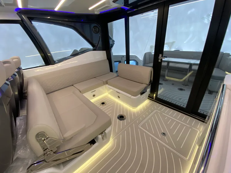 Slide: The Image of Galeon 435 GTO 2024 - 23