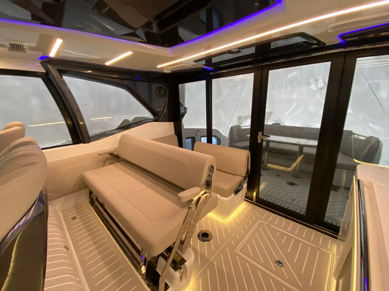 Slide: The Image of Galeon 435 GTO 2024 - 28