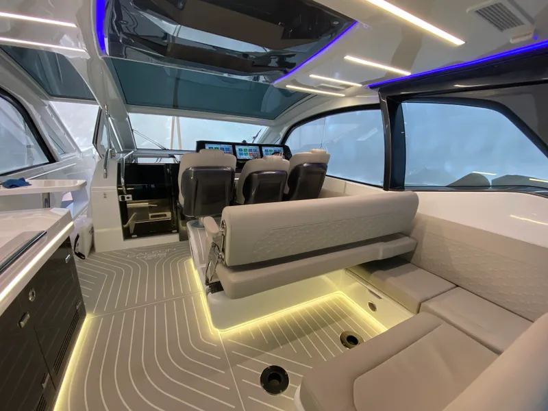 Slide: The Image of Galeon 435 GTO 2024 - 29
