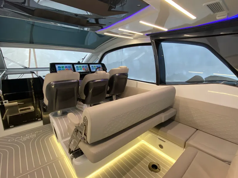 Slide: The Image of Galeon 435 GTO 2024 - 30