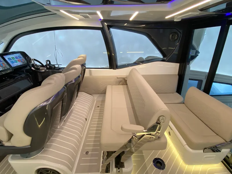 Slide: The Image of Galeon 435 GTO 2024 - 31