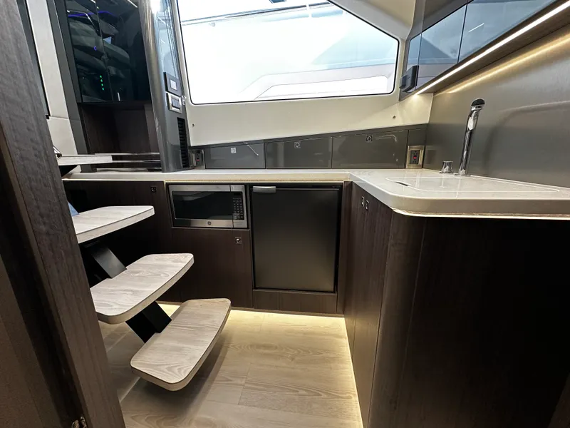 Slide: The Image of Galeon 435 GTO 2024 - 40