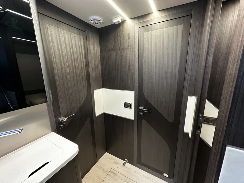 Slide: The Image of Galeon 435 GTO 2024 - 45