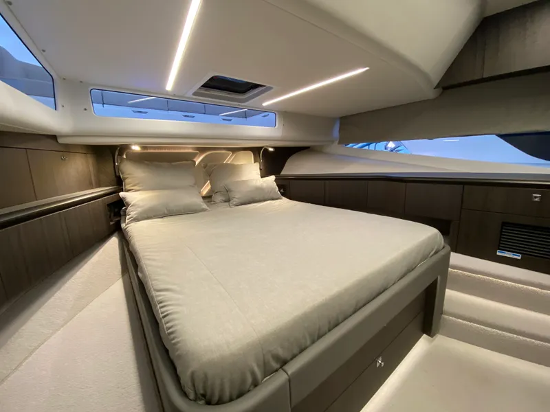 Slide: The Image of Galeon 435 GTO 2024 - 49