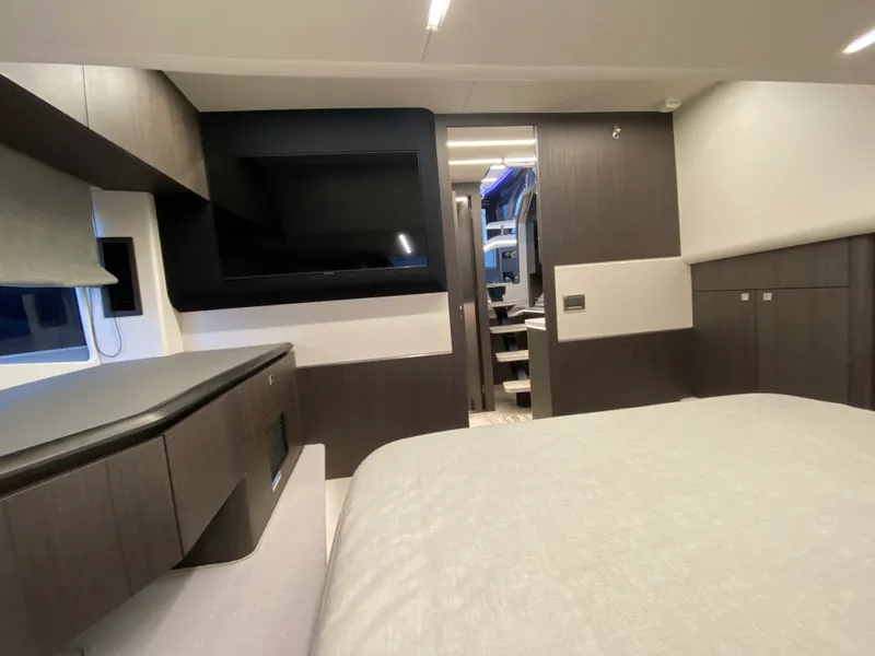 Slide: The Image of Galeon 435 GTO 2024 - 50