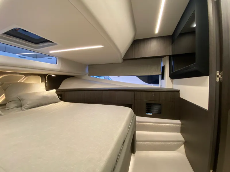 Slide: The Image of Galeon 435 GTO 2024 - 53