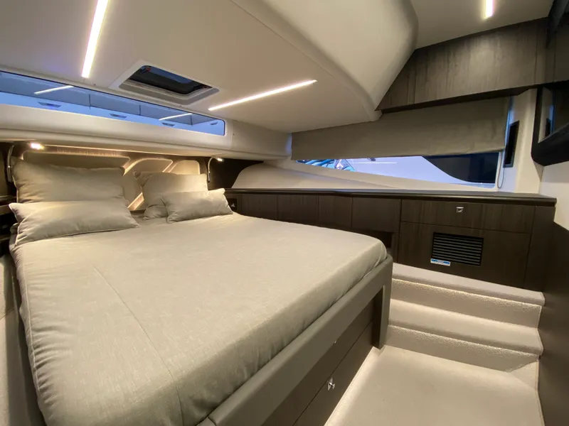 Slide: The Image of Galeon 435 GTO 2024 - 55