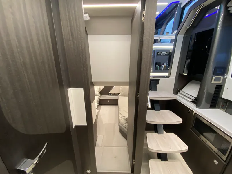 Slide: The Image of Galeon 435 GTO 2024 - 62