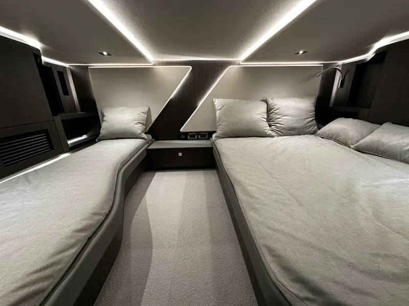 Slide: The Image of Galeon 435 GTO 2024 - 63