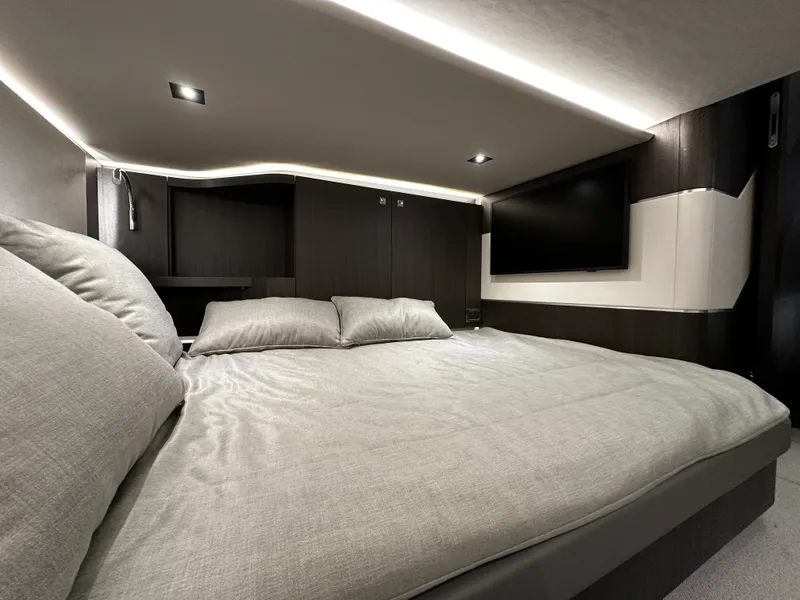 Slide: The Image of Galeon 435 GTO 2024 - 64