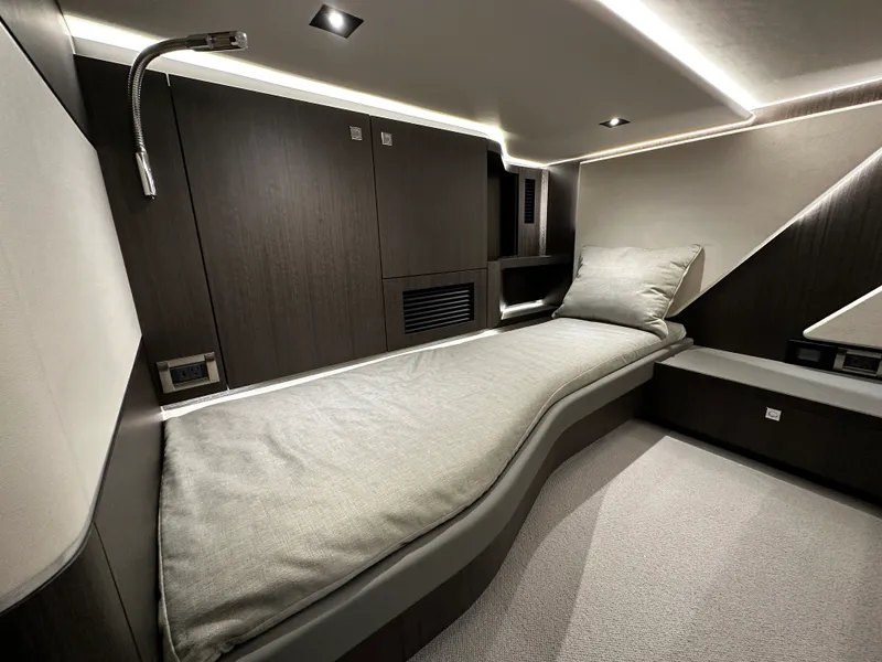 Slide: The Image of Galeon 435 GTO 2024 - 65