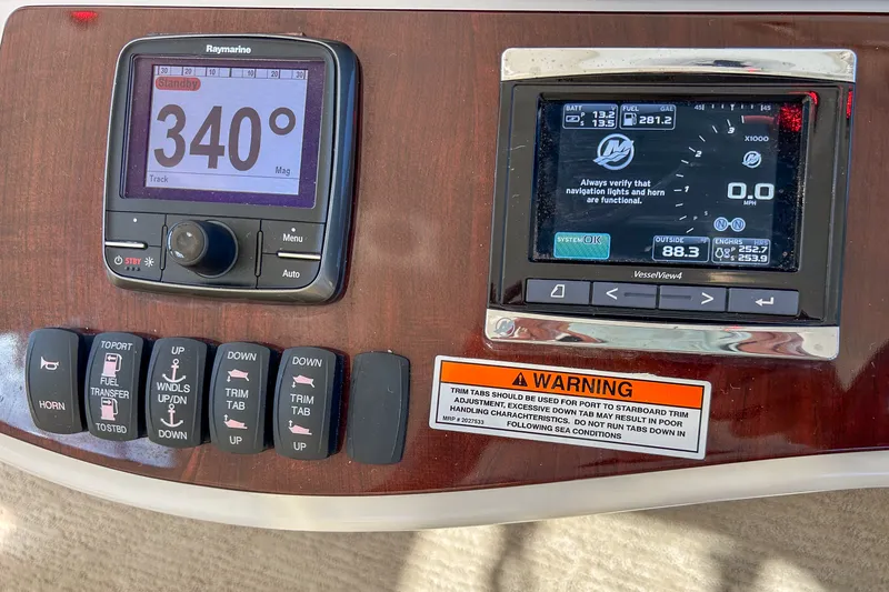 Slide: The Image of Meridian 441 SEDAN BRIDGE 2015 - 19