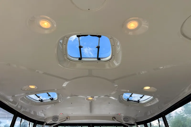 Slide: The Image of Meridian 441 SEDAN BRIDGE 2015 - 75