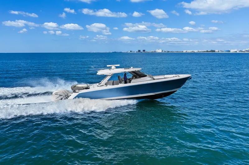 Slide: The Image of Tiara 43 LS 2021 - 16