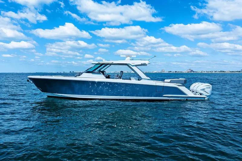 Slide: The Image of Tiara 43 LS 2021 - 2