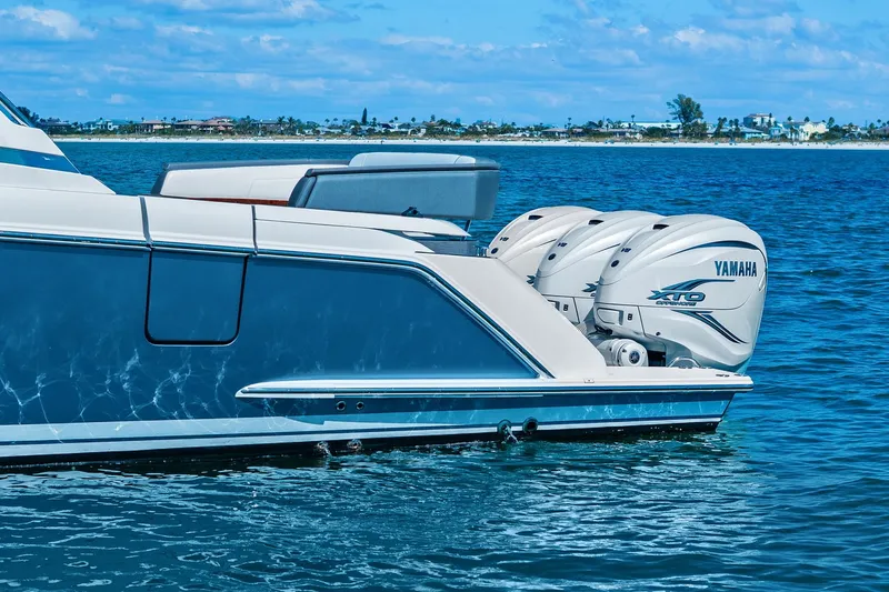 Slide: The Image of Tiara 43 LS 2021 - 3