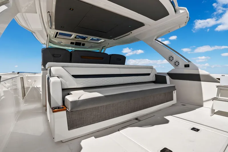 Slide: The Image of Tiara 43 LS 2021 - 31