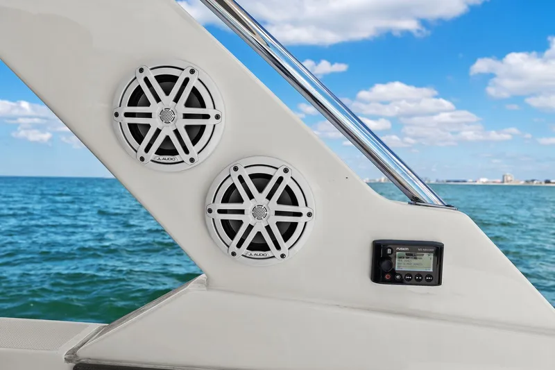 Slide: The Image of Tiara 43 LS 2021 - 32