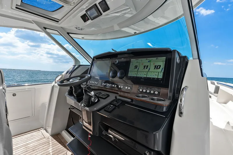 Slide: The Image of Tiara 43 LS 2021 - 37