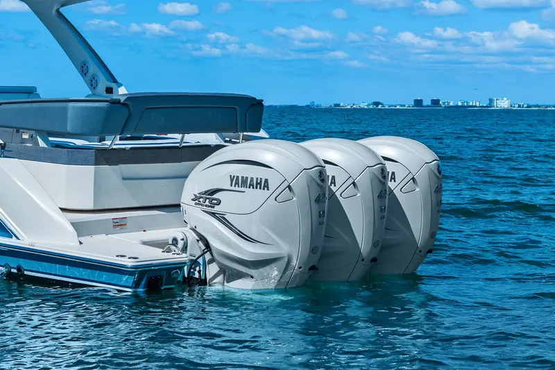 Slide: The Image of Tiara 43 LS 2021 - 4