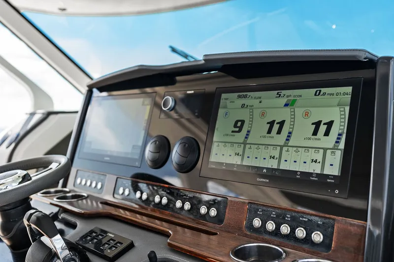 Slide: The Image of Tiara 43 LS 2021 - 40