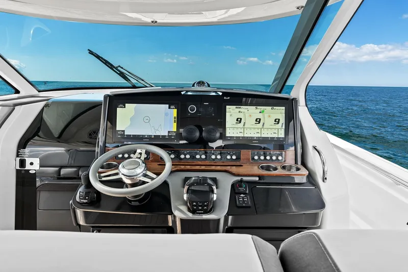 Slide: The Image of Tiara 43 LS 2021 - 43