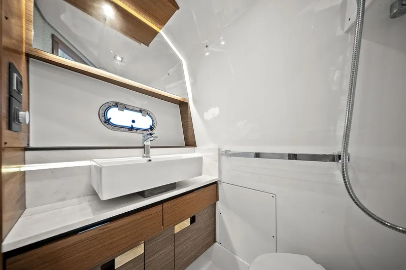 Slide: The Image of Tiara 43 LS 2021 - 47