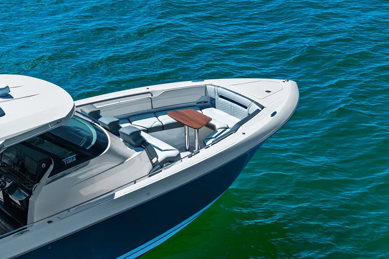 Slide: The Image of Tiara 43 LS 2021 - 5