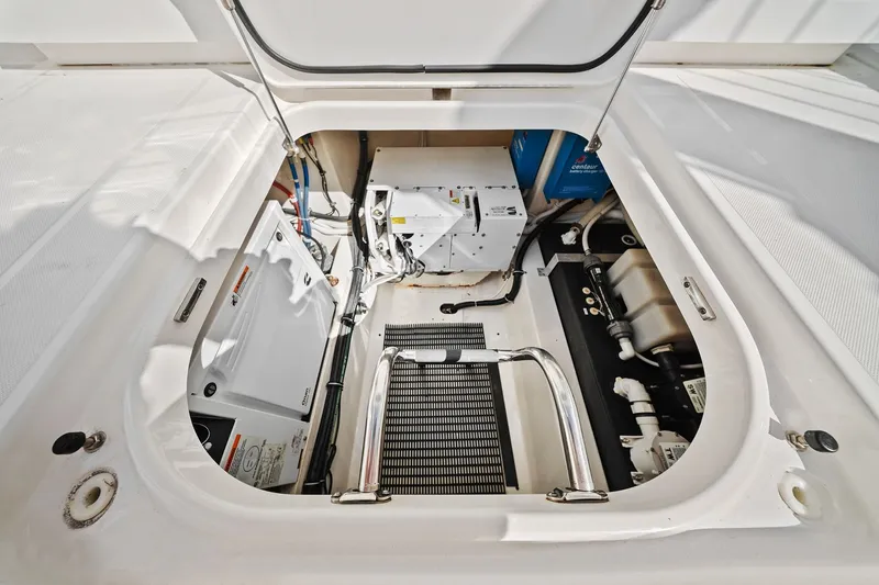 Slide: The Image of Tiara 43 LS 2021 - 51