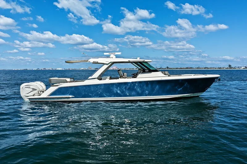 Slide: The Image of Tiara 43 LS 2021 - 8