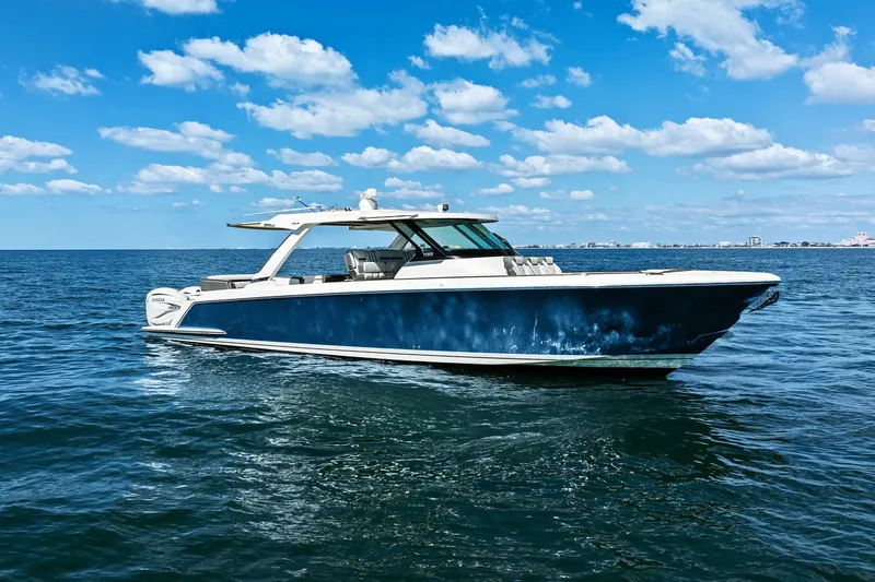 Slide: The Image of Tiara 43 LS 2021 - 9