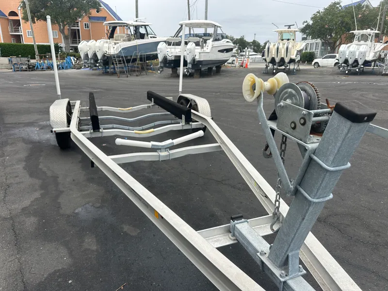 Slide: The Image of Boston Whaler 210 MONTAUK 2018 - 11