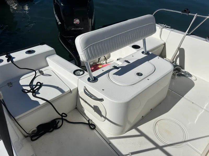 Slide: The Image of Boston Whaler 210 MONTAUK 2018 - 5