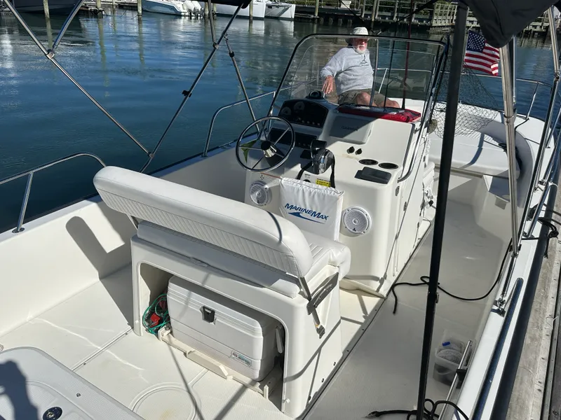 Slide: The Image of Boston Whaler 210 MONTAUK 2018 - 9