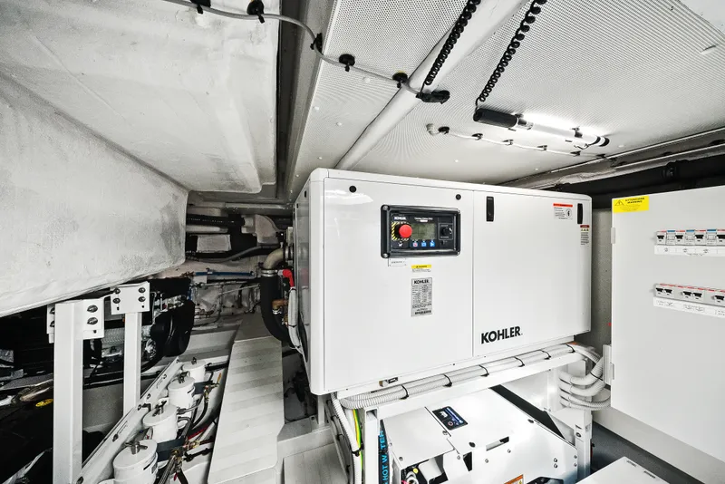 Slide: The Image of Azimut Seadeck 6 2026 - 90