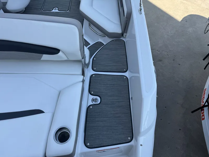 Slide: The Image of Four Winns 220 HD 2020 - 10