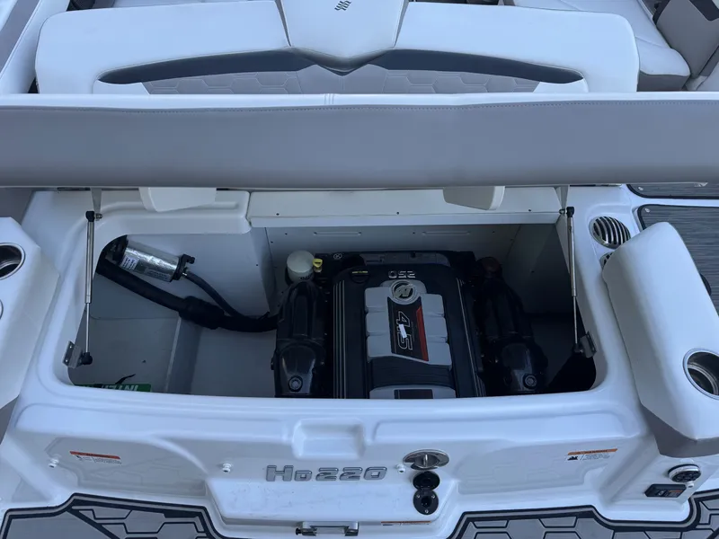 Slide: The Image of Four Winns 220 HD 2020 - 14