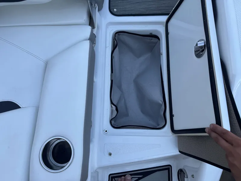 Slide: The Image of Four Winns 220 HD 2020 - 19