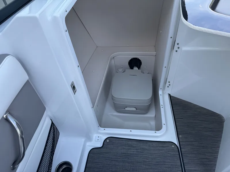 Slide: The Image of Four Winns 220 HD 2020 - 21