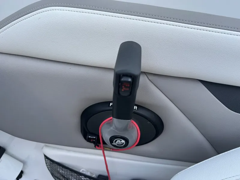 Slide: The Image of Four Winns 220 HD 2020 - 26