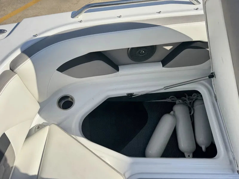 Slide: The Image of Four Winns 220 HD 2020 - 33