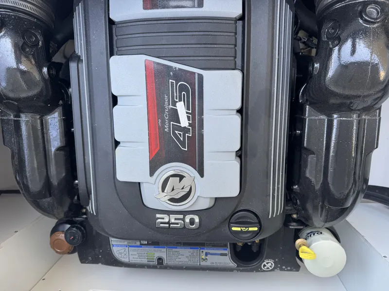 Slide: The Image of Four Winns 220 HD 2020 - 38