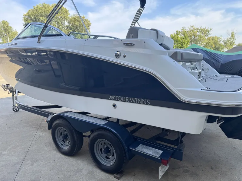 Slide: The Image of Four Winns 220 HD 2020 - 4