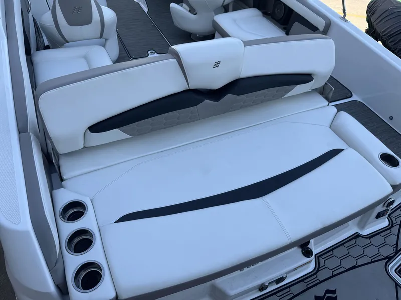 Slide: The Image of Four Winns 220 HD 2020 - 9