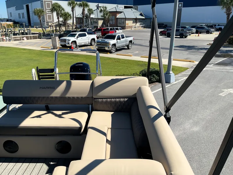 Slide: The Image of Harris Cruiser 230 2026 - 13