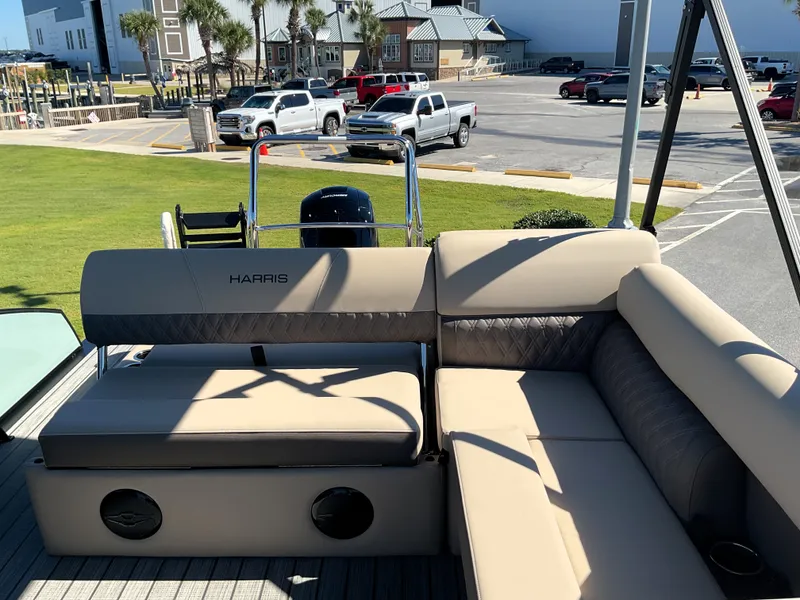 Slide: The Image of Harris Cruiser 230 2026 - 14