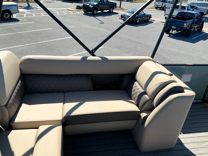 Slide: The Image of Harris Cruiser 230 2026 - 16