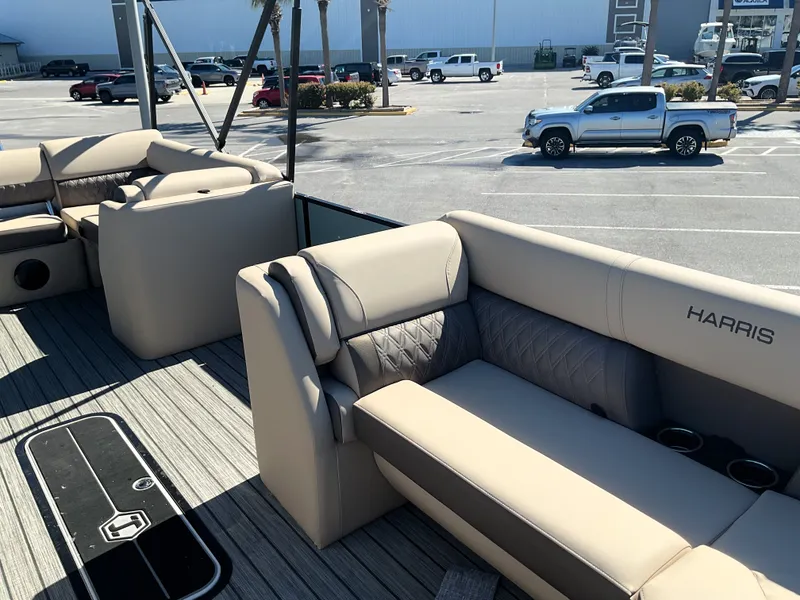 Slide: The Image of Harris Cruiser 230 2026 - 18