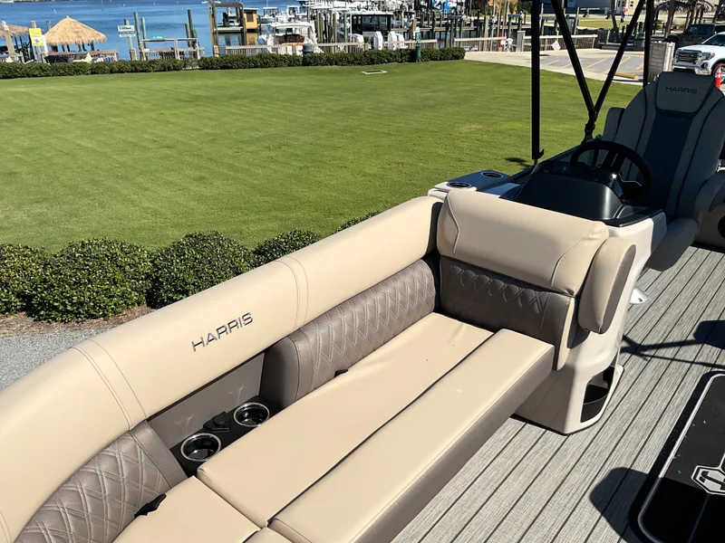 Slide: The Image of Harris Cruiser 230 2026 - 30